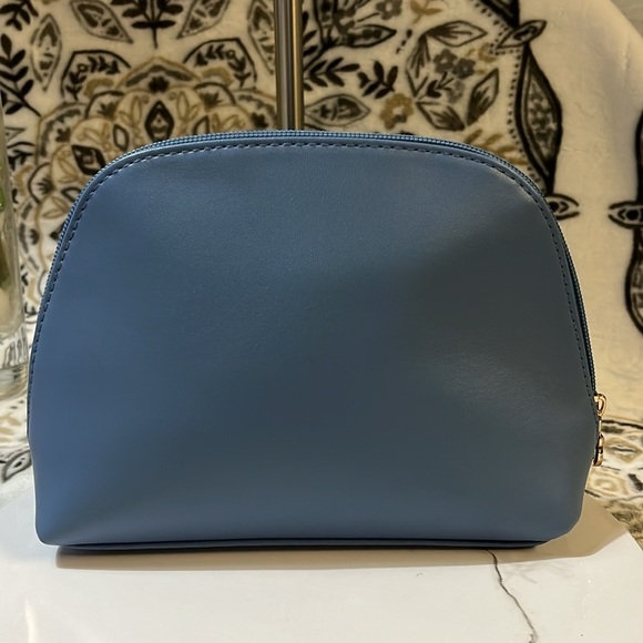 Ferragamo Travel Pouch for Turkish Airlines, Blue - Picture 4 of 10